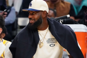 A-史密斯怒噴老詹：爛片不拍續(xù)集 歷史第二人為何靠噱頭博關注？