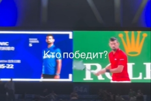 偷閑，申花主帥斯盧茨基現(xiàn)場觀戰(zhàn)德約科維奇比賽