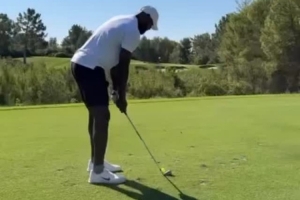 醫(yī)生：詹姆斯受傷肯定跟休賽期打高爾夫有關(guān)聯(lián) 那對(duì)脊柱要求很高