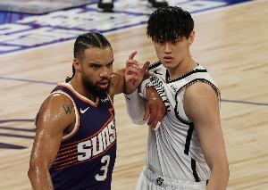媒體人：NBA殘酷如原始森林 小曾知道所有的一切都要靠自己爭取