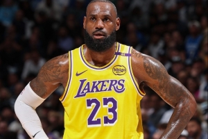 缺席至少3到4周！Buha：雷迪克在談?wù)撜材匪箓闀r(shí)有種挫敗感