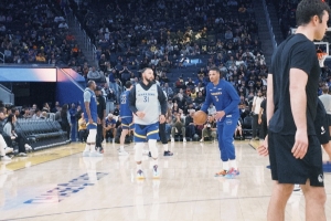 小吧探班勇士公開訓(xùn)練日??大小庫(kù)里傻傻分不清