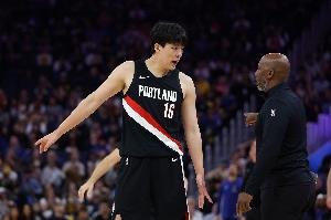 曾令旭：楊瀚森首秀有些亮點 要給他些時間&畢竟他在國內(nèi)很長時間