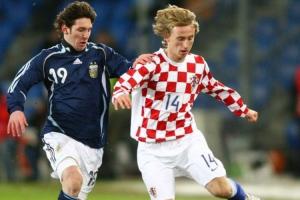 9個(gè)金球??2006年魔笛國家隊(duì)首秀，同場梅西傳射攻入國家隊(duì)首球