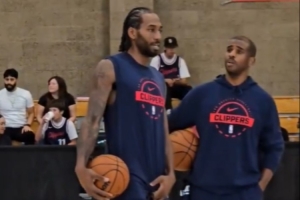 聊啥呢？船記曬視頻：保羅和萊昂納德訓(xùn)練中交流 表情都很認真