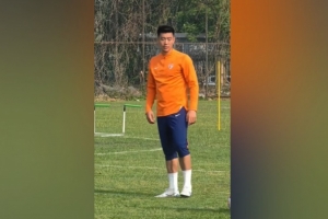 記者：馮伯元已回歸青島海牛，昨天下午參加了球隊(duì)的訓(xùn)練課