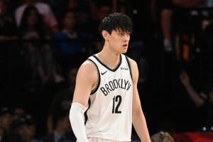 籃網(wǎng)生涯首秀！曾凡博10分06秒0出手3犯規(guī)獻(xiàn)1搶斷 持球突進(jìn)險(xiǎn)失誤