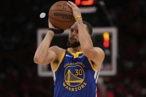 貝弗利：如果森林狼讓戈貝爾防霍福德 那庫(kù)里每場(chǎng)能進(jìn)10個(gè)三分