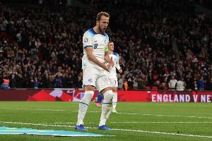 球迷稱凱恩只會吃餅拖慢英格蘭節(jié)奏應(yīng)該拿下！主持人：開玩笑嗎？