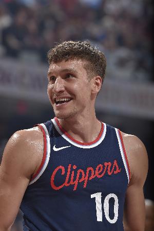 又傷了！比賽剛開打130秒 博格丹下背部不適返回更衣室