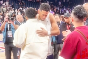 德文布克和中文布克！模仿布克網(wǎng)紅獲得布克簽名球衣+擁抱合影