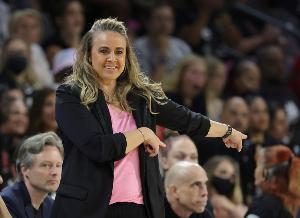 WNBA版科爾！哈蒙執(zhí)教王牌四年 帶隊(duì)三奪WNBA總冠軍！