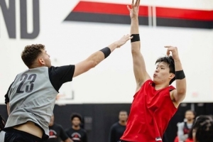 隊(duì)記：楊瀚森現(xiàn)在不如克林根 再不行就用塞布爾交易來替補(bǔ)中鋒