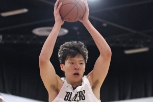 樂福：楊瀚森2.16米能做背運(yùn)+轉(zhuǎn)身這就是天賦 我為他高興