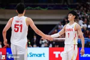 李京龍：根本沒(méi)法比 楊瀚森站的臺(tái)階更高 曾凡博簽籃網(wǎng)是商業(yè)運(yùn)作