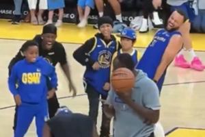 得逞后快笑尿了??巴特勒和庫里慫恿小學(xué)生欺負希爾德