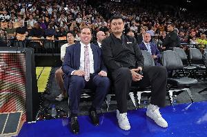 美記：獨(dú)行俠老板促成NBA重返中國(guó)！獨(dú)行俠或是明年中國(guó)賽參賽隊(duì)