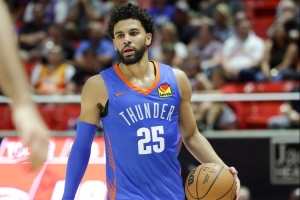 戴格諾特：阿杰伊-米切爾比賽節(jié)奏放慢了 他防守端表現(xiàn)讓我振奮