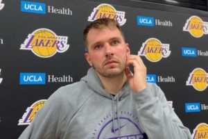 詹姆斯缺席時(shí)會(huì)給你增加很多負(fù)擔(dān)？東契奇：我不這么認(rèn)為