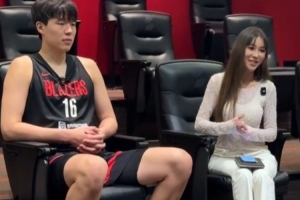 周玲安：在開拓者訓(xùn)練館專訪了楊瀚森 相信他的未來會越來越好