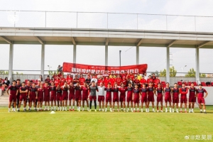 海港新聞官曬球隊(duì)全家福：穆斯卡特C位，6外援在列