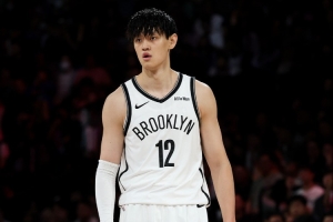 媒體人：曾凡博上半場(chǎng)未獲出場(chǎng)機(jī)會(huì) 真不覺(jué)得他在籃網(wǎng)完全打不了