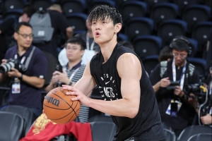 李寧鼓勵曾凡博：要用體育精神激勵自己 大膽地在賽場上去爭取