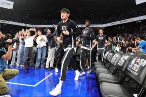 1分鐘都沒撈著！NBA中國賽二番戰(zhàn) 籃網前鋒曾凡博未獲出場機會