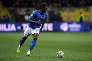 至少連續(xù)四場世預賽為意大利進球，小基恩是第四位做到這點的球員