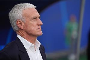 開啟吹風(fēng)機(jī)模式！德尚半場(chǎng)訓(xùn)斥法國(guó)隊(duì)：節(jié)奏簡(jiǎn)直龜速，踢得太慢了