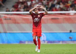 上觀新聞?wù)劰潘顾直蛔妨P：中國(guó)足球地位下滑，中超球隊(duì)成肥羊