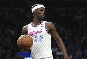 熱火記者：巴特勒在時(shí)更衣室氣氛微妙 掌控欲太強(qiáng) 聽(tīng)啥歌他說(shuō)了算