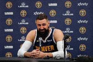 約老師替補(bǔ)真不錯！瓦蘭半場出戰(zhàn)9分鐘 4中3拿到6分5板&2前場板