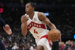 手感一般但全能！斯科蒂-巴恩斯11中3拿到10分12板4助3斷