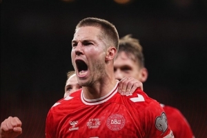 世預(yù)賽丹麥3-1擊敗希臘，霍伊倫破門、達姆斯高傳射