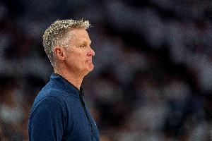 科爾：球隊(duì)上半場專注力非常糟糕 我們要打出超過15分鐘的好表現(xiàn)