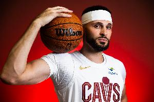 除了籃不準(zhǔn)其他都還行！南斯10中2&罰球7中6得11分 搶5前板&3搶斷