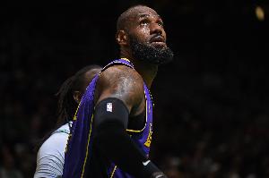 巴克利：打季前賽的很多年輕人根本留不下 詹姆斯打20分鐘有啥用