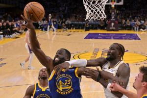 ??追夢賽中吐槽裁判：湖人罰球數(shù)19-0我勇 老詹&盧卡還都沒打呢