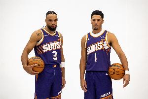 狄龍：和布克一起打球很容易 現在我不用防他&這對我而言更棒了