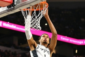 文班7次失誤！米奇：季前賽他嘗試不同打法與不同陣容搭配磨合