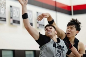 克林根：楊瀚森和我體型接近 我們每天都卡位搶籃板&一起進(jìn)步