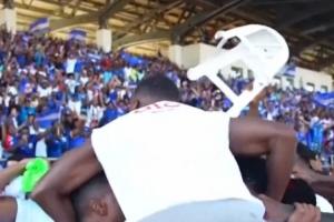 佛得角阿拉巴??佛得角慶祝首進世界杯，球員舉起白色塑料凳慶祝