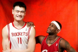 老詹動(dòng)不了！姚明若在03年選秀排第幾？楊毅：活塞第2順位選中