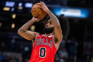 多諾萬：科比-懷特預(yù)計趕得上揭幕戰(zhàn)！但季前賽應(yīng)該不打了！