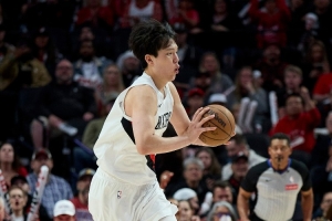 如何改進(jìn)楊瀚森在空位接不到球？比盧普斯：我會(huì)讓他更多組織進(jìn)攻