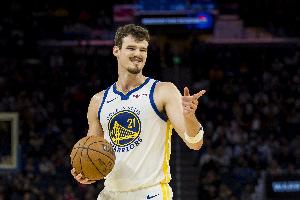 外線炮臺！波斯特11中5得到16分5板1助1斷1帽 三分9中3