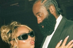 哈登談女友：我一開(kāi)始就不斷給她打電話 我非常愛(ài)她 我墜入愛(ài)河了