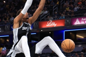 尚帕尼談文班身高：我和所有人說(shuō)他7尺5 他好像又長(zhǎng)高了一些