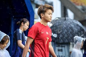 王霜：如果能在偶像C羅踢球的國家獲獎，那對我來說非常開心